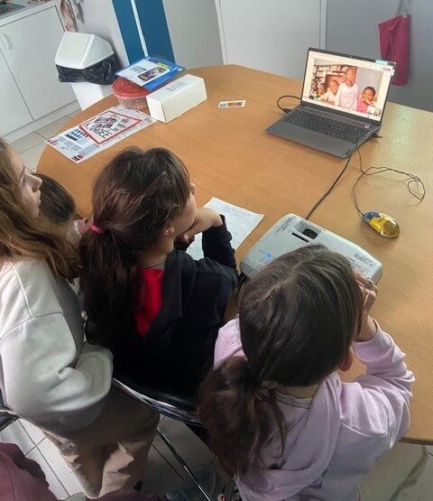 Echange par visio entre des élèves malgaches et français