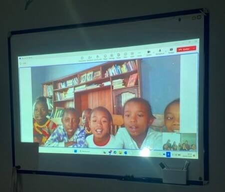 Echange par visio entre des élèves malgaches et français